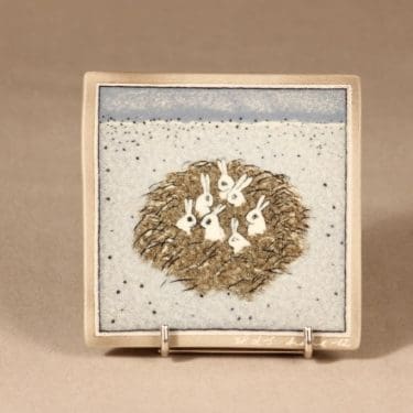 Arabia seinälaatta Jänisten pesä design Heljä Liukko-Sundström