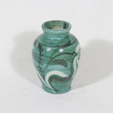 Kupittaan savi maljakko, käsinmaalattu, suunnittelija , käsinmaalattu, pieni, signeerattu