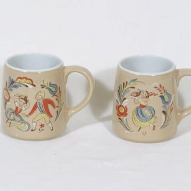 Arabia Kesti olutmukit, 40 cl, 2 kpl, suunnittelija Svea Granlund, 40 cl, käsinmaalattu