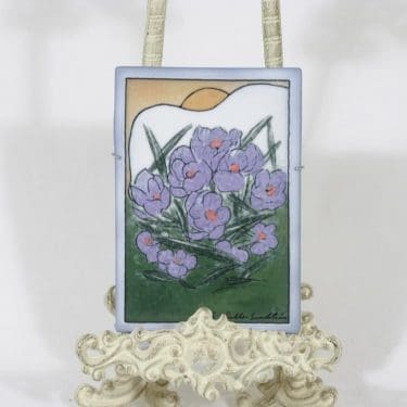 Arabia koristelaatta, Lumen alta, suunnittelija Heljä Liukko-Sundström, Lumen alta, signeerattu