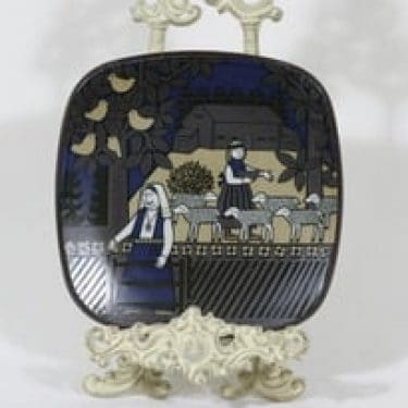 Arabia Kalevala vuosilautanen, 1988, suunnittelija Raija Uosikkinen, 1988, serikuva, Kalevala-aihe