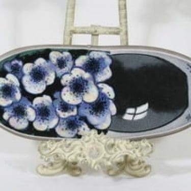 Arabia koristelaatta, Tähtisilmät, suunnittelija Heljä Liukko-Sundström, Tähtisilmät, serikuva