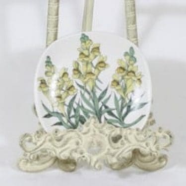 Arabia Botanica koristelautanen, Kannusruoho, suunnittelija Esteri Tomula, Kannusruoho, pieni, serikuva