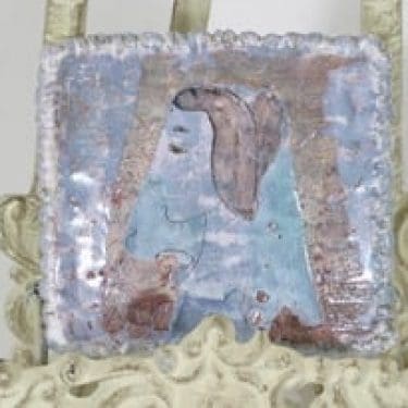 Arabia koristelaatta, käsinmaalattu, suunnittelija Rut Bryk, käsinmaalattu, pieni, signeerattu