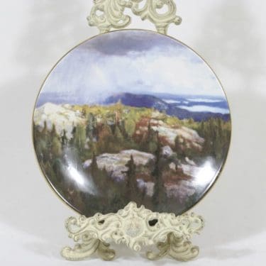 Arabia koristelautanen, Koli, suunnittelija Eero Järnefelt, Koli, serikuva, numeroitu