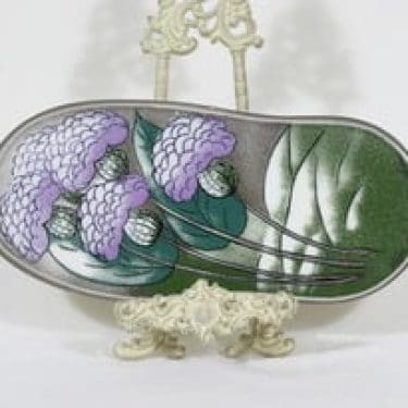 Arabia koristelaatta, Tuulta purjeisiin, suunnittelija Heljä Liukko-Sundström, Tuulta purjeisiin, suuri, serikuva, signeerattu