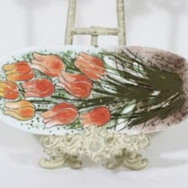 Arabia koristelaatta, Tulppaaneita tulvillaan, suunnittelija Heljä Liukko-Sundström, Tulppaaneita tulvillaan, serikuva, signeerattu