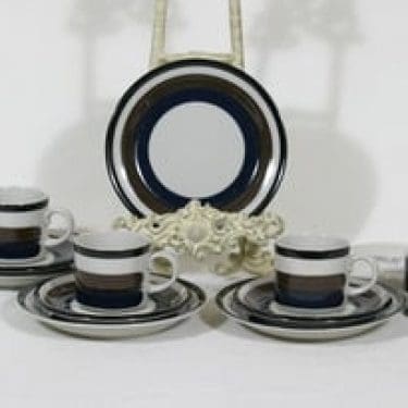 Arabia Kaira kahvikupit ja lautaset, 3 kpl, suunnittelija Anja Jaatinen-Winquist, raitakoriste