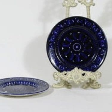 Arabia Valencia lautaset, käsinmaalattu, 2 kpl, suunnittelija Ulla Procope, käsinmaalattu, pieni, signeerattu