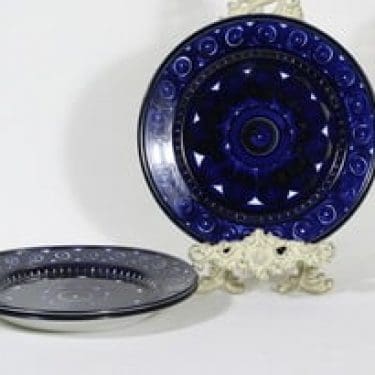 Arabia Valencia lautaset, matala, 3 kpl, suunnittelija Ulla Procope, matala, käsinmaalattu, signeerattu