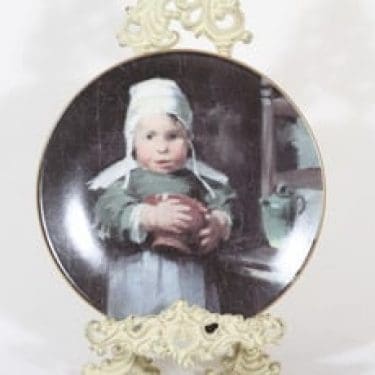 Arabia koristelautanen, Tyttö ruukun kanssa, suunnittelija Helene Schjerfbeck, Tyttö ruukun kanssa, serikuva