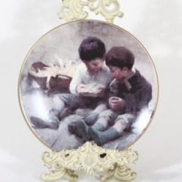 Arabia koristelautanen, Leikkivät lapset, suunnittelija Helene Schjerfbeck, Leikkivät lapset, serikuva