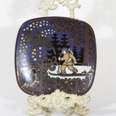 Arabia Kalevala vuosilautanen, 1978, suunnittelija Raija Uosikkinen, 1978, serikuva, Kalevala-aihe