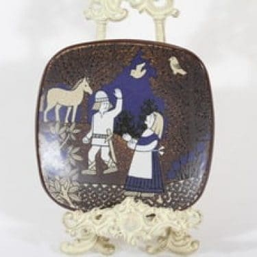 Arabia Kalevala vuosilautanen, 1991, suunnittelija Raija Uosikkinen, 1991, serikuva, Kalevala-aihe