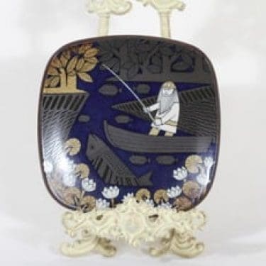 Arabia Kalevala vuosilautanen, 1985, suunnittelija Raija Uosikkinen, 1985, serikuva, Kalevala-aihe