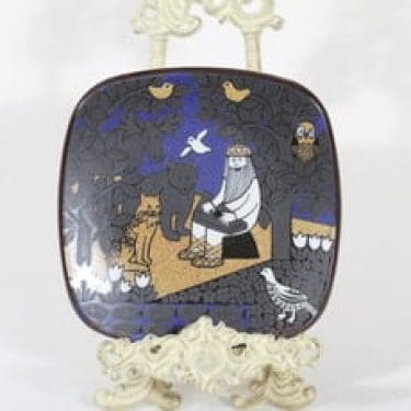 Arabia Kalevala vuosilautanen, 1999, suunnittelija Raija Uosikkinen, 1999, serikuva, Kalevala-aihe