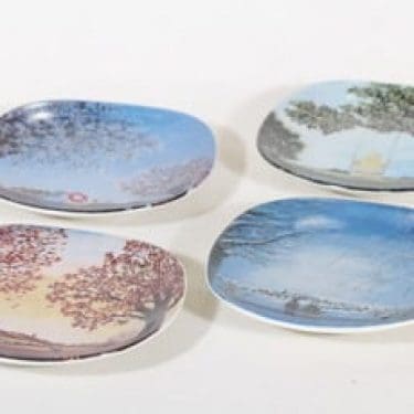 Arabia koristelautaset, 4 kpl, suunnittelija Anita Rantanen-Siemers, pieni, serikuva