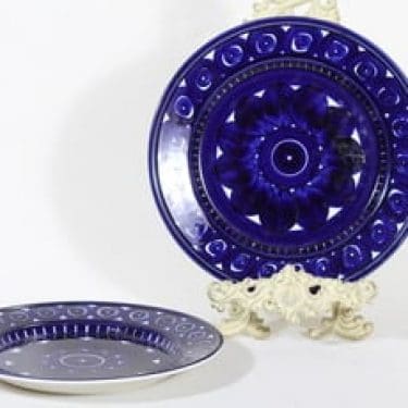 Arabia Valencia lautaset, matala, 2 kpl, suunnittelija Ulla Procope, matala, käsinmaalattu, signeerattu