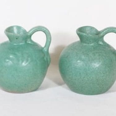 Kupittaan savi 425 I kaatimet, vihreä, 2 kpl, suunnittelija ,