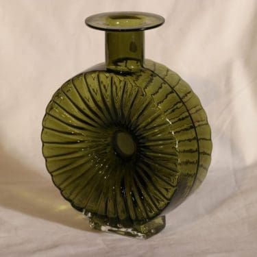 Riihimäen lasi Aurinkopullo aurinkopullo, vihreä, suunnittelija Helena Tynell, sävy VI