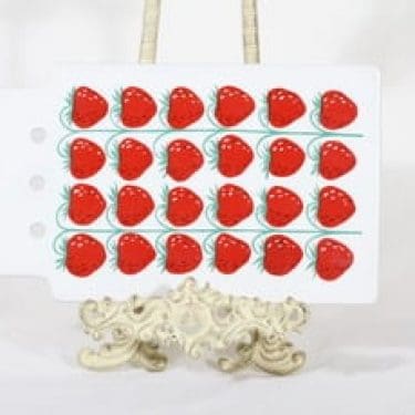 Arabia Pomona talouslevy, mansikka, suunnittelija Raija Uosikkinen, mansikka, serikuva, retro