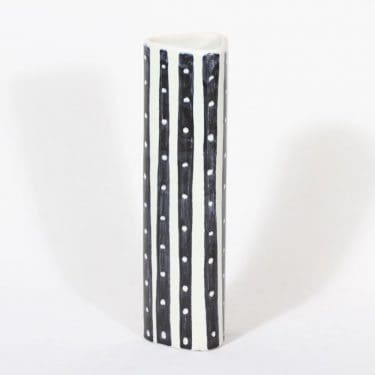 Kupittaan savi maljakko, käsinmaalattu, suunnittelija Orvokki Laine, käsinmaalattu, signeerattu, funktionalismi