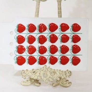 Arabia Pomona talouslevy, mansikka, suunnittelija Raija Uosikkinen, mansikka, serikuva, retro