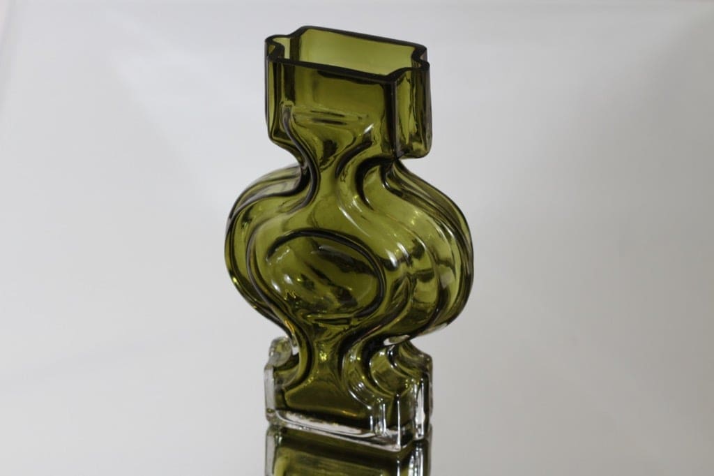 Riihimäen lasi 1310 maljakko, oliivinvihreä, suunnittelija Helena Tynell,