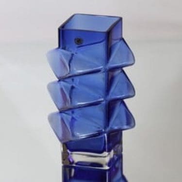 Riihimäen lasi Pablo maljakko, ultramariinin sininen, suunnittelija Erkkitapio Siiroinen,