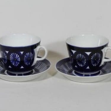 Arabia Fiesta kupit, 50 cl, 2 kpl, suunnittelija Ulla Procope, 50 cl, käsinmaalattu, suuri, signeerattu