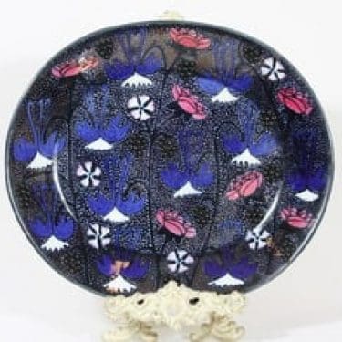 Arabia koristelautanen, käsinmaalattu, suunnittelija Birger Kaipiainen, käsinmaalattu, helmikoristeltu, signeerattu, uniikki