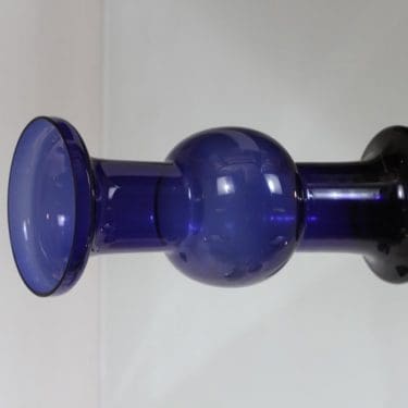 Nuutajärvi 1484 maljakko, violetti, suunnittelija Oiva Toikka,