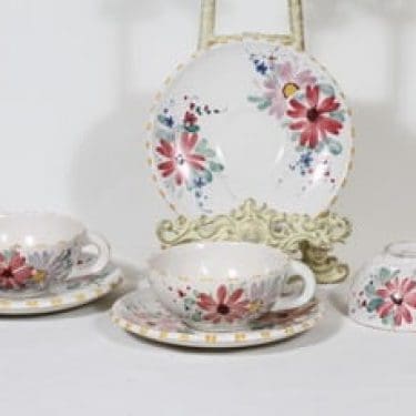 Kupittaan savi 347 teekupit, käsinmaalattu, 3 kpl, suunnittelija , käsinmaalattu, signeerattu