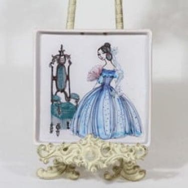 Kupittaan savi seinälaatta, käsinmaalattu, suunnittelija Gudrun Raunio, käsinmaalattu, signeerattu