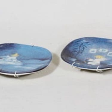 Arabia koristelaatat, Anna meille enkeleitä, 2 kpl, suunnittelija Riittatuulikki Hirvonen, Anna meille enkeleitä, pieni, serikuva