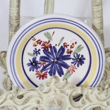 Kupittaan savi koristelautanen, käsinmaalattu, suunnittelija , käsinmaalattu, pieni, signeerattu