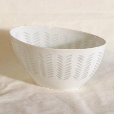 Arabia FK/58 kulho, riisiposliini, suunnittelija Friedl Holzer-Kjellberg, riisiposliini, soikea