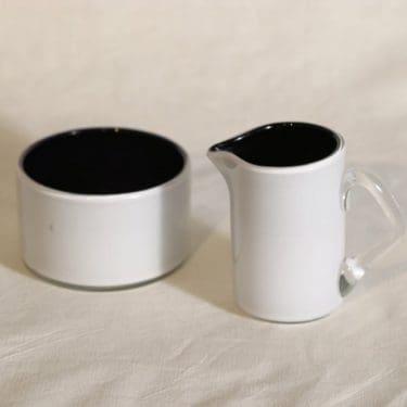 Riihimäen lasi Black and white sokerikko ja kermakko, suunnittelija Nanny Still,