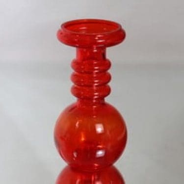 Riihimäen lasi Carmen kääntömaljakko, punainen, suunnittelija Tamara Aladin,