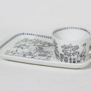 Arabia Emilia kuppi ja erikoislautanen, suunnittelija Raija Uosikkinen, kuparipainokoriste