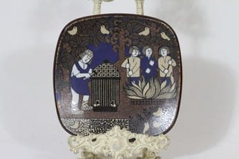 Arabia Kalevala vuosilautanen, 1994, suunnittelija Raija Uosikkinen, 1994, serikuva, Kalevala-aihe