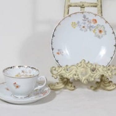 Arabia Loretta kahvikuppi ja lautanen, suunnittelija Olga Osol, siirtokuva