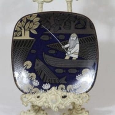 Arabia Kalevala vuosilautanen, 1985, suunnittelija Raija Uosikkinen, 1985, serikuva, Kalevala-aihe