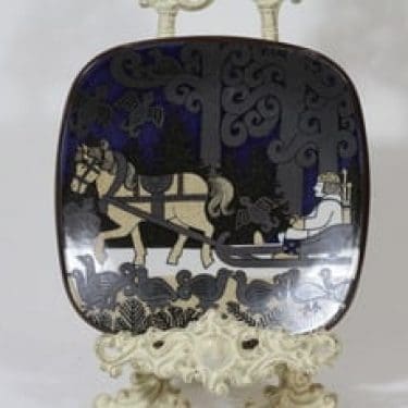 Arabia Kalevala vuosilautanen, 1984, suunnittelija Raija Uosikkinen, 1984, serikuva, Kalevala-aihe