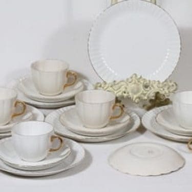 Arabia Kultakorva kahvikupit ja lautaset, 6 kpl, suunnittelija , kultakoriste