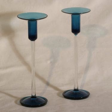 Riihimäen lasi Harlekiini kynttilänjalat, signeerattu, 2 kpl, suunnittelija Nanny Still, signeerattu