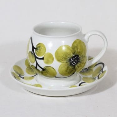 Arabia Aprilli kuppi ja lautanen, 60 cl, suunnittelija Esteri Tomula, 60 cl, siirtokuva, käsinmaalattu, signeerattu