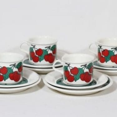 Arabia Kirsikka kahvikupit ja lautaset, 4 kpl, suunnittelija Inkeri Seppälä, serikuva