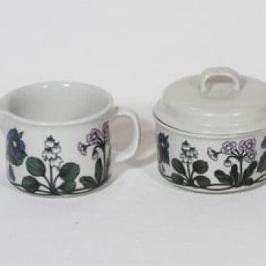 Arabia Flora sokerikko ja kermakko, suunnittelija Esteri Tomula, serikuva