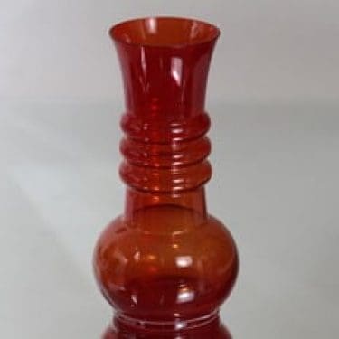 Riihimäen lasi Kielo maljakko, rubiininpunainen, suunnittelija Tamara Aladin,